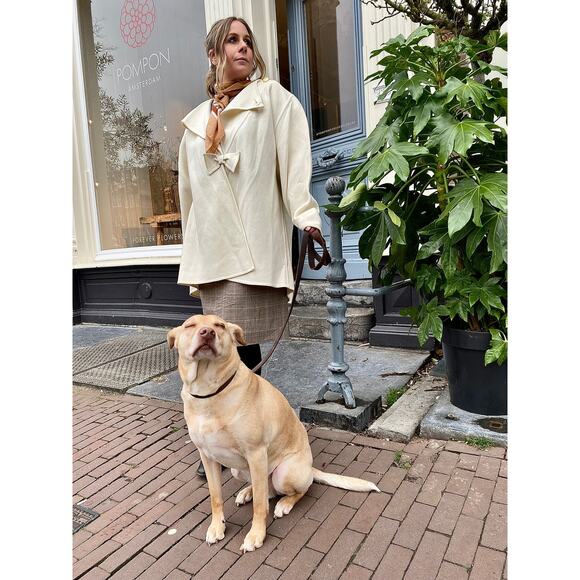 Stunning Pierre Cardin Wool coat in cream with bow detail - Picture 2 of 6